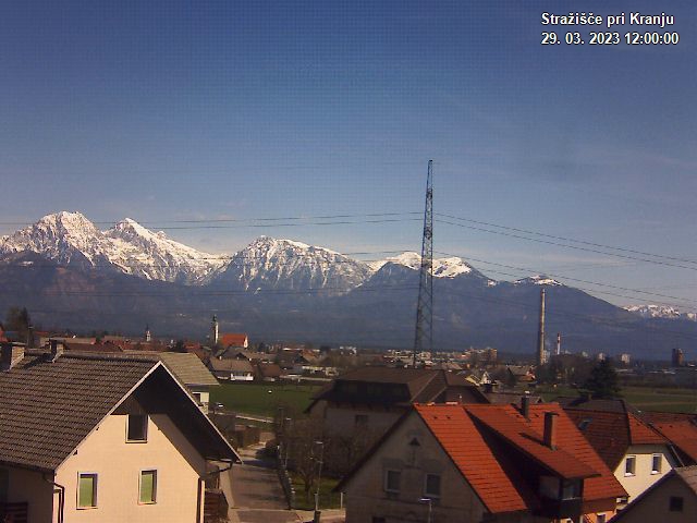 Pogled s postaje proti Krvavcu ob 12:00
