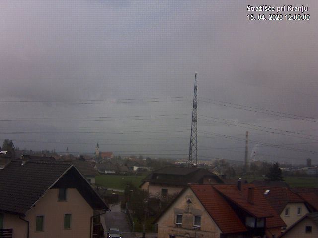 Pogled s postaje proti Krvavcu ob 12:00