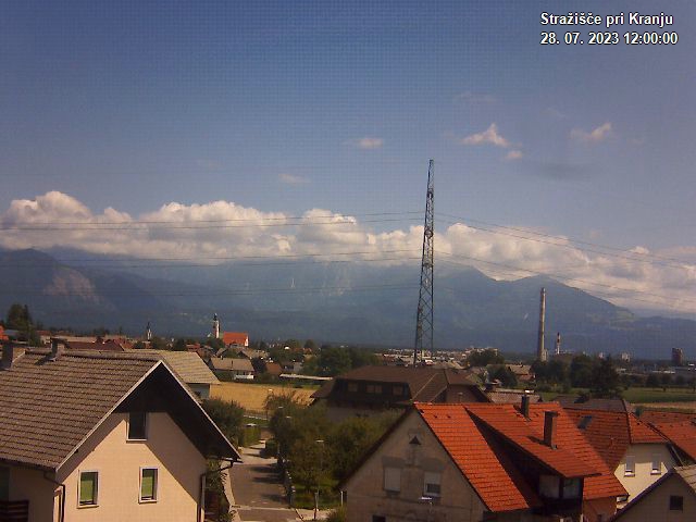 Pogled s postaje proti Krvavcu ob 12:00