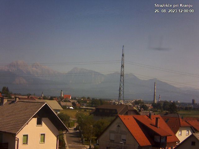Pogled s postaje proti Krvavcu ob 12:00