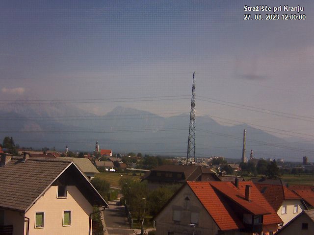 Pogled s postaje proti Krvavcu ob 12:00