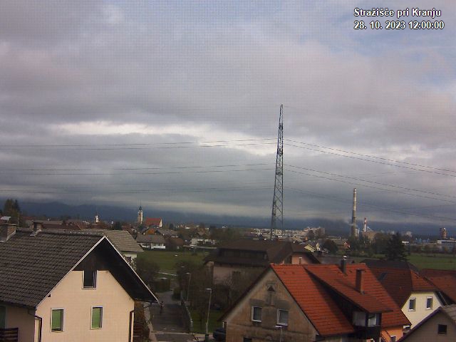 Pogled s postaje proti Krvavcu ob 12:00