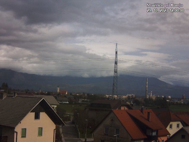 Pogled s postaje proti Krvavcu ob 12:00