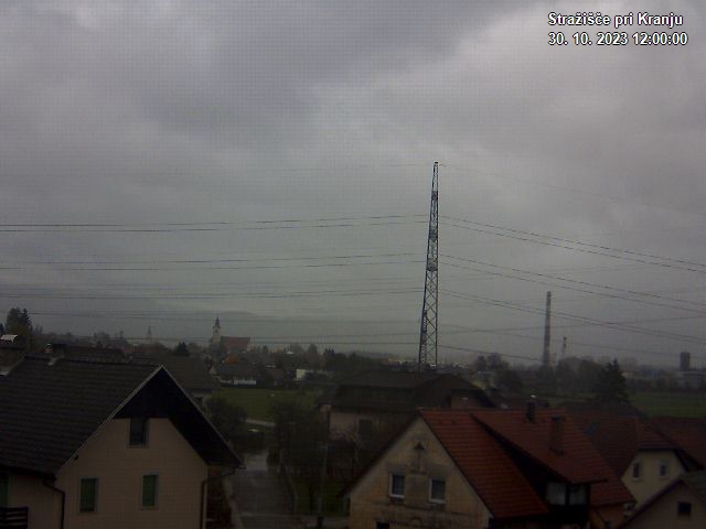 Pogled s postaje proti Krvavcu ob 12:00