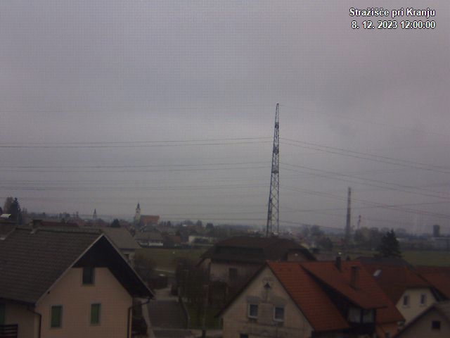 Pogled s postaje proti Krvavcu ob 12:00