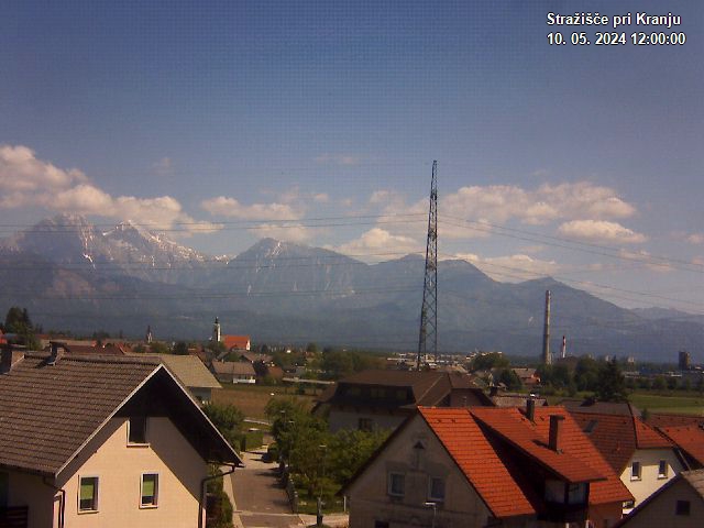 Pogled s postaje proti Krvavcu ob 12:00