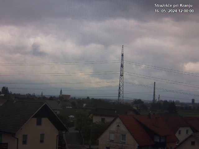 Pogled s postaje proti Krvavcu ob 12:00