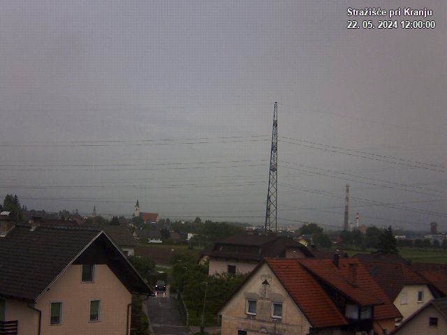 Pogled s postaje proti Krvavcu ob 12:00