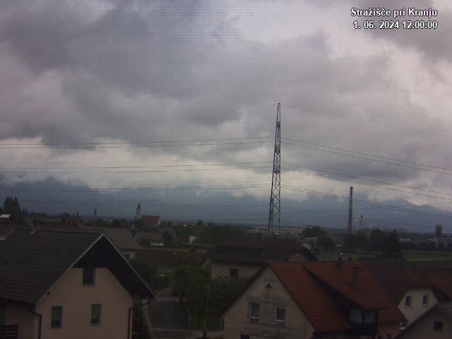 Pogled s postaje proti Krvavcu ob 12:00