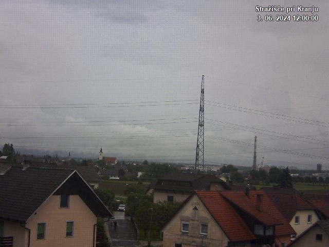Pogled s postaje proti Krvavcu ob 12:00