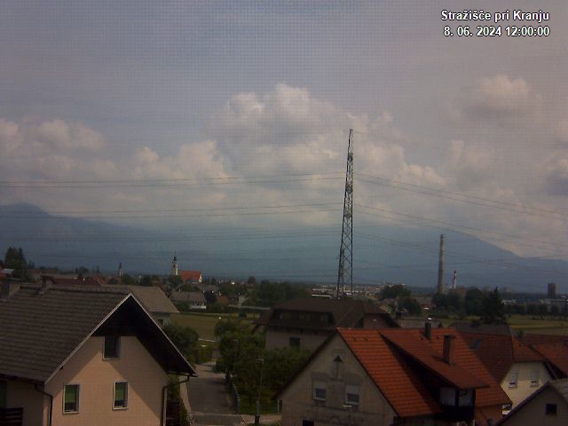 Pogled s postaje proti Krvavcu ob 12:00