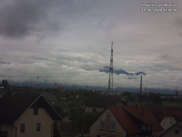 Pogled s postaje proti Krvavcu ob 12:00