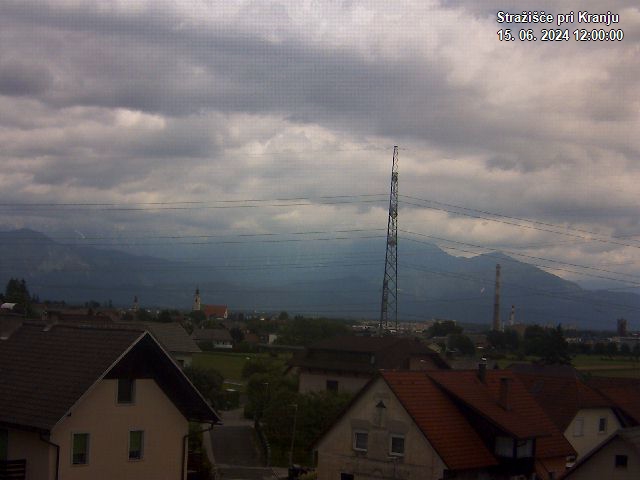 Pogled s postaje proti Krvavcu ob 12:00