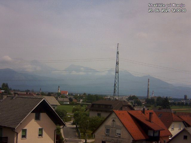 Pogled s postaje proti Krvavcu ob 12:00