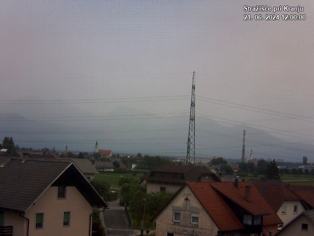 Pogled s postaje proti Krvavcu ob 12:00