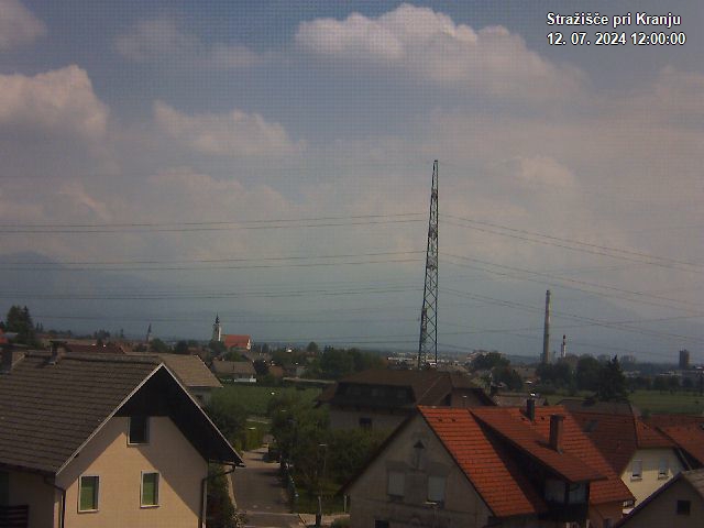 Pogled s postaje proti Krvavcu ob 12:00
