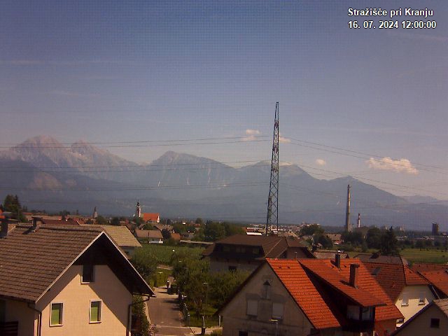 Pogled s postaje proti Krvavcu ob 12:00