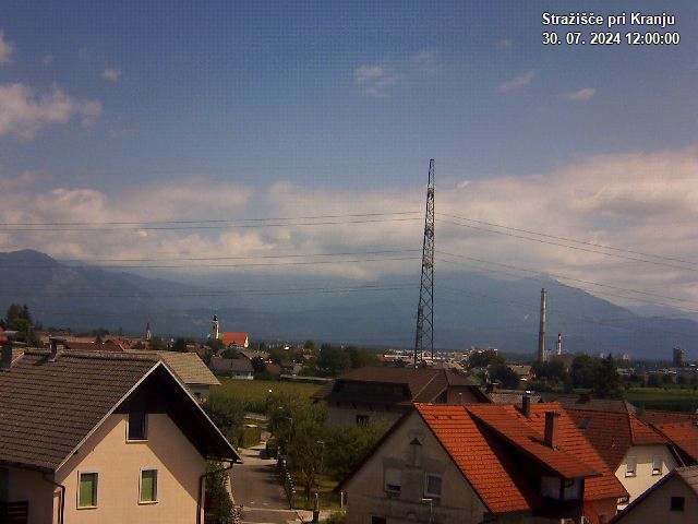 Pogled s postaje proti Krvavcu ob 12:00