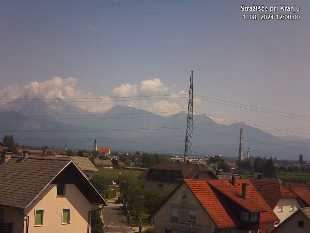 Pogled s postaje proti Krvavcu ob 12:00