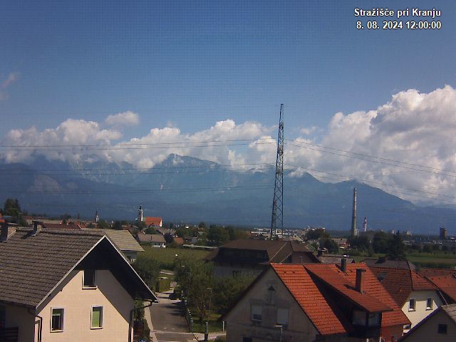 Pogled s postaje proti Krvavcu ob 12:00
