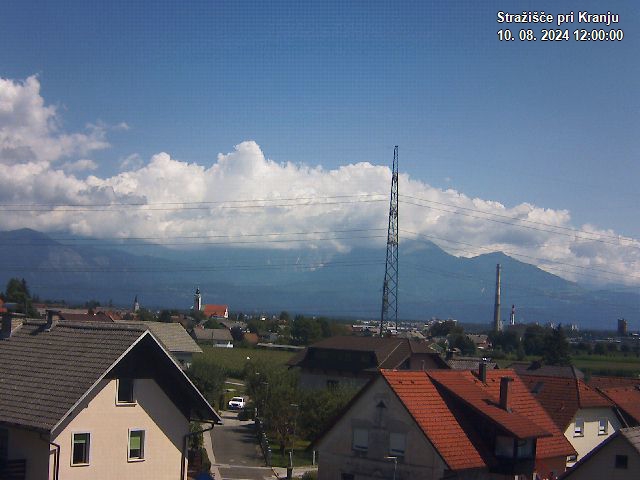 Pogled s postaje proti Krvavcu ob 12:00