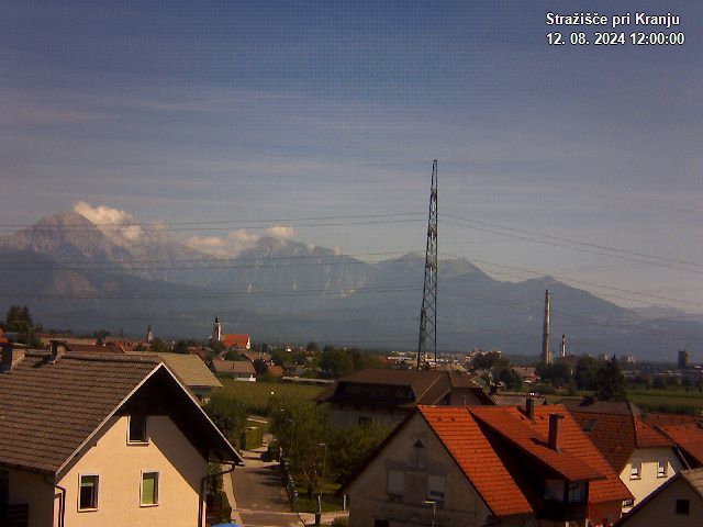Pogled s postaje proti Krvavcu ob 12:00