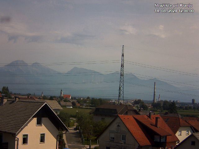 Pogled s postaje proti Krvavcu ob 12:00
