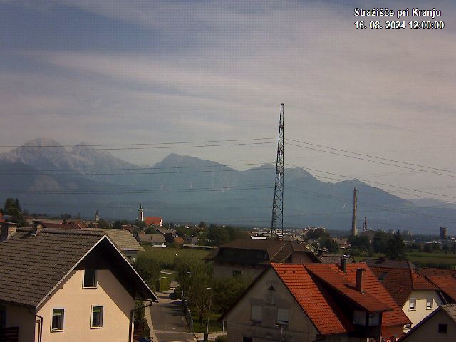 Pogled s postaje proti Krvavcu ob 12:00