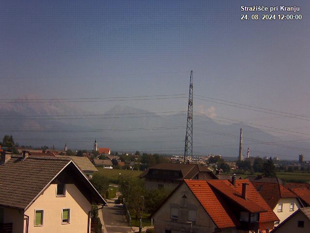Pogled s postaje proti Krvavcu ob 12:00