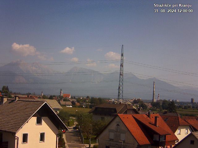 Pogled s postaje proti Krvavcu ob 12:00