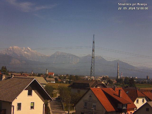 Pogled s postaje proti Krvavcu ob 12:00