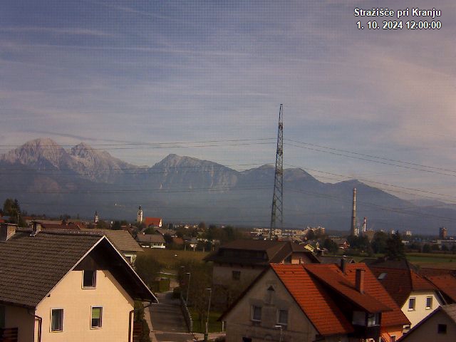 Pogled s postaje proti Krvavcu ob 12:00