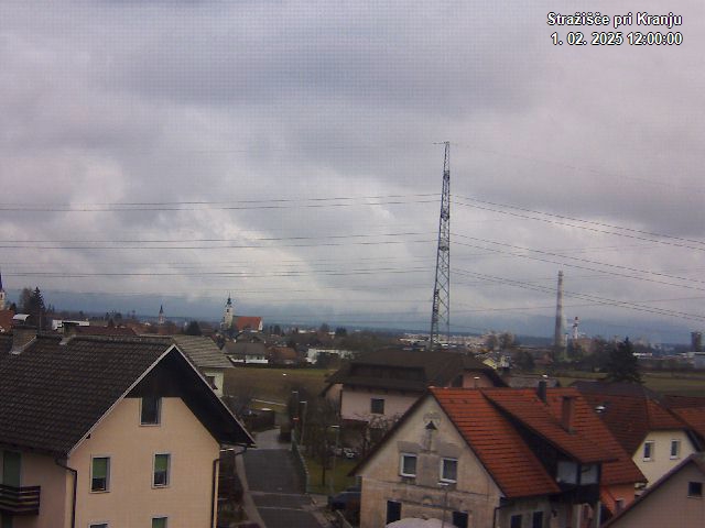 Pogled s postaje proti Krvavcu ob 12:00