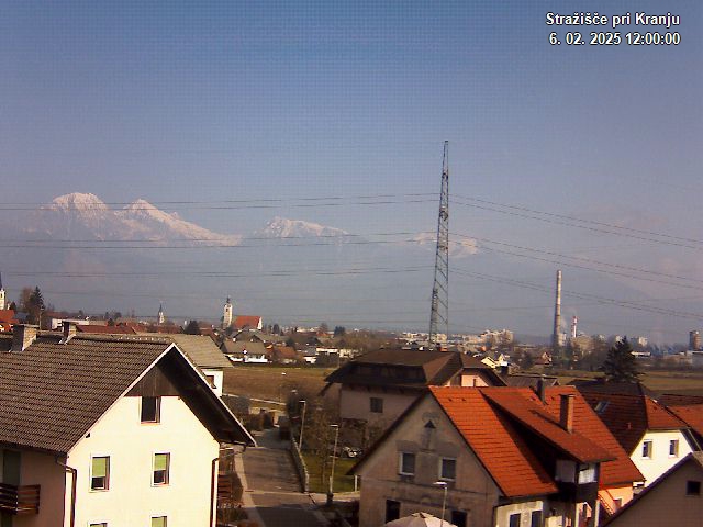 Pogled s postaje proti Krvavcu ob 12:00