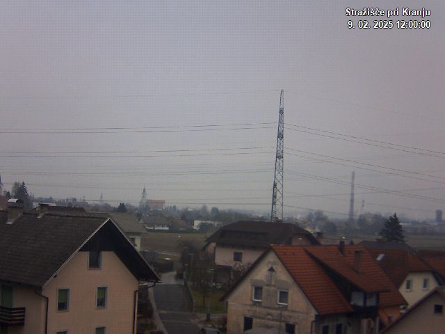 Pogled s postaje proti Krvavcu ob 12:00