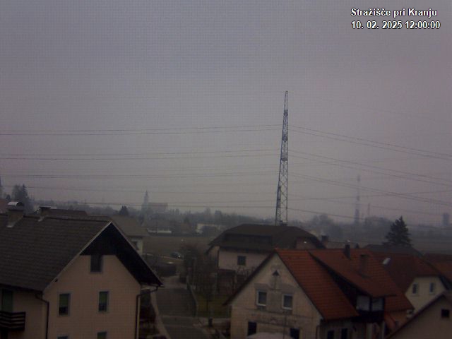 Pogled s postaje proti Krvavcu ob 12:00