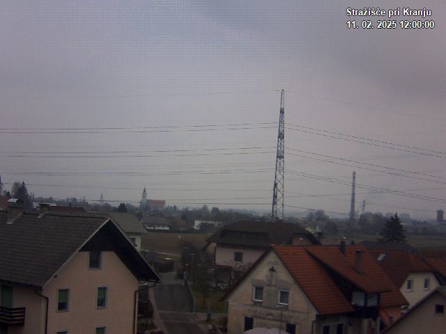 Pogled s postaje proti Krvavcu ob 12:00