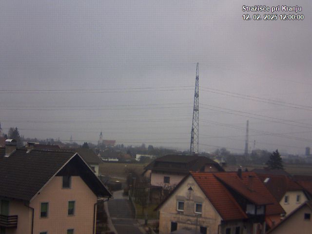 Pogled s postaje proti Krvavcu ob 12:00