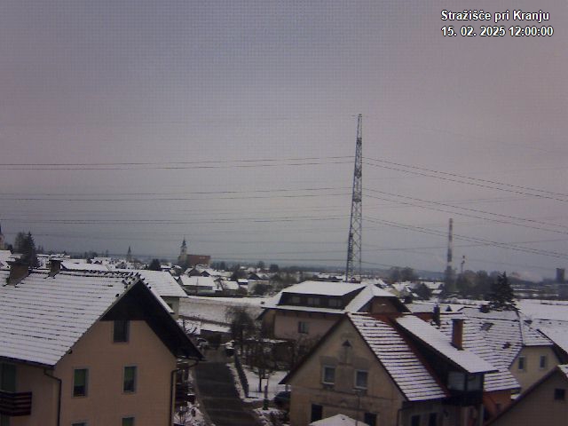 Pogled s postaje proti Krvavcu ob 12:00