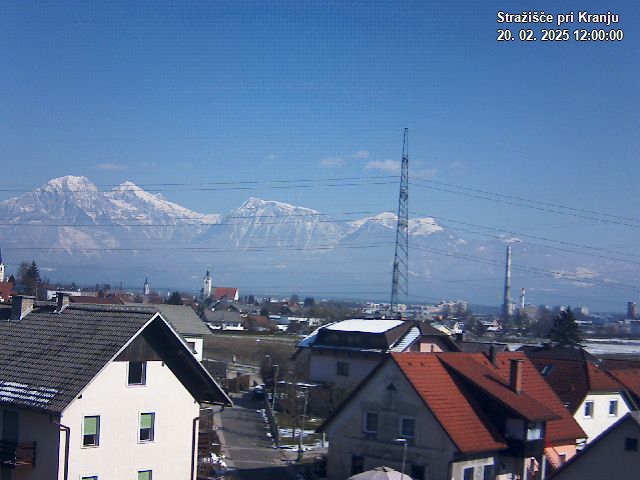Pogled s postaje proti Krvavcu ob 12:00