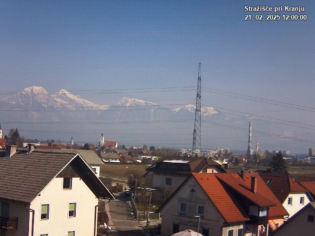 Pogled s postaje proti Krvavcu ob 12:00