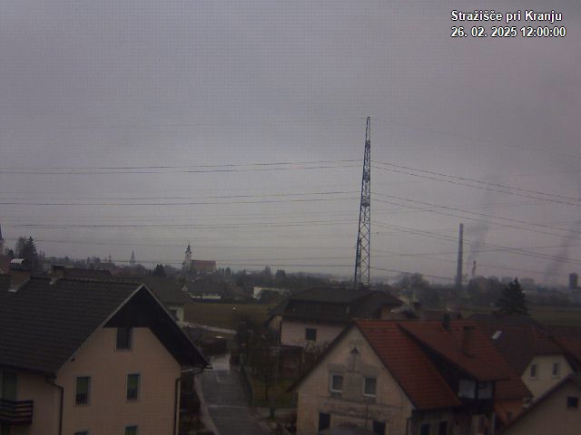 Pogled s postaje proti Krvavcu ob 12:00