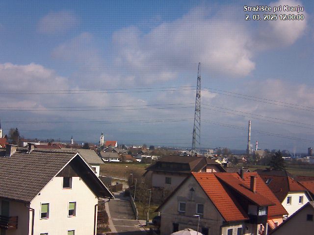 Pogled s postaje proti Krvavcu ob 12:00