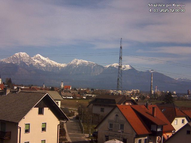 Pogled s postaje proti Krvavcu ob 12:00