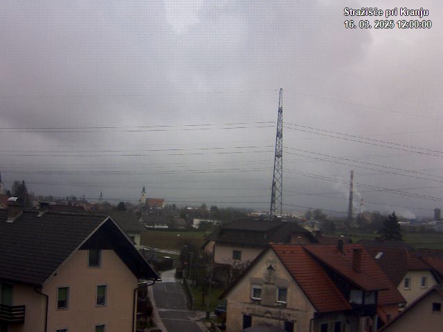 Pogled s postaje proti Krvavcu ob 12:00