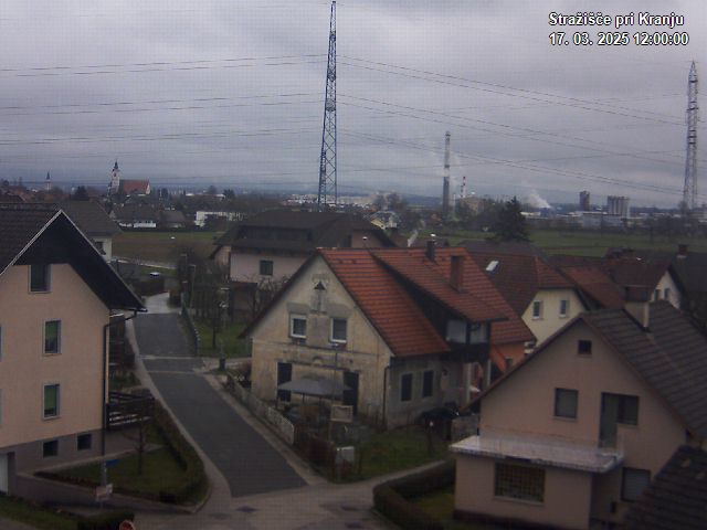 Pogled s postaje proti Krvavcu ob 12:00