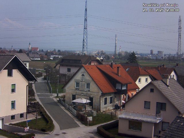 Pogled s postaje proti Krvavcu ob 12:00