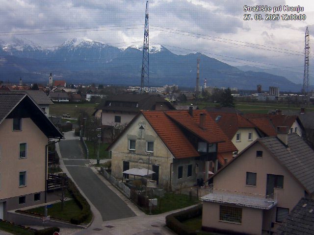 Pogled s postaje proti Krvavcu ob 12:00