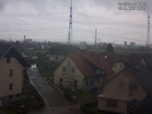Pogled s postaje proti Krvavcu ob 12:00