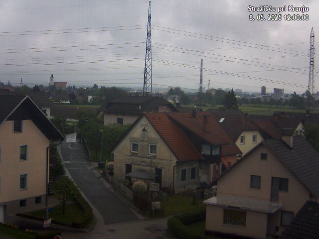 Pogled s postaje proti Krvavcu ob 12:00
